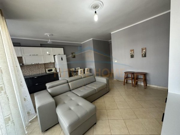 Tirane, jepet me qera apartament 2+1+2 Kati 6, 95 m² 500 € (Unaza e Re)