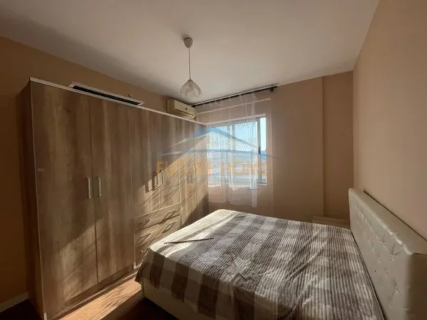 Tirane, jepet me qera apartament 2+1+Ballkon , 83 m² 450 € (UNAZA E RE)