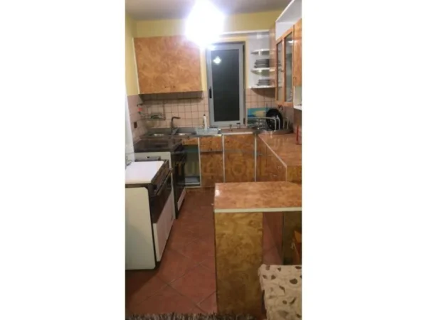 Tirane, jepet me qera apartament 2+1 Kati 4, 72 m² 470 € (BRRYLI)