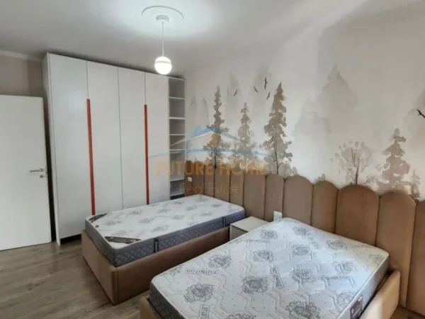 Tirane, jepet me qera apartament 2+1+Ballkon Kati 4, 94 m² 700 € (Don Bosco)