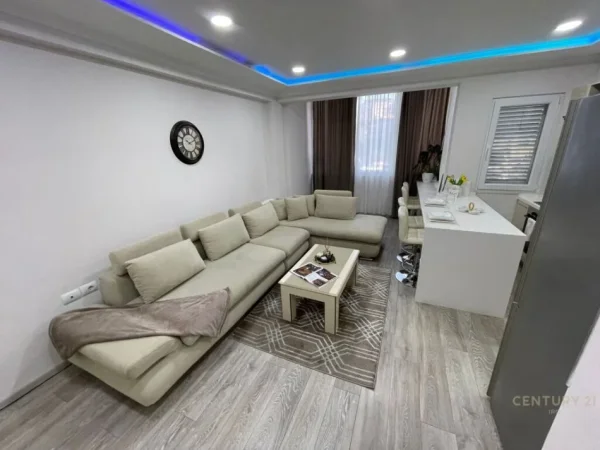 Tirane, shes apartament 1+1+Ballkon Kati 2, 70 m² 175.000 € (BLLOK)