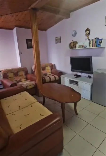 Tirane, jepet me qera apartament 1+1 Kati 1, 65 m² 400 € (Qender)