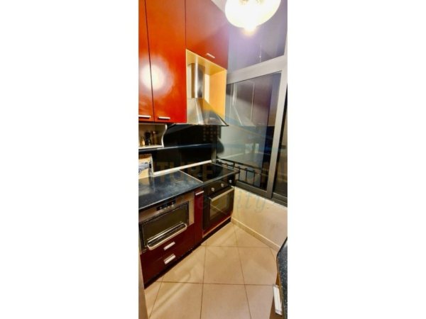 Tirane, jepet me qera apartament 3+1+2 Kati 7, 120 m² 700 € (Qendër)
