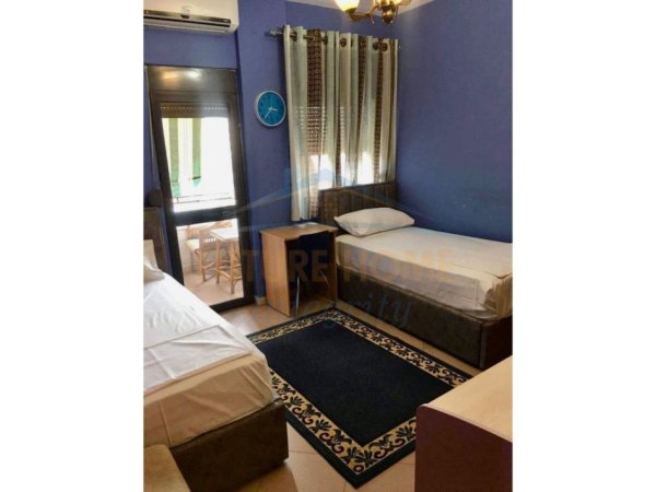 Tirane, jepet me qera apartament 3+1+2 Kati 7, 120 m² 700 € (Qendër)