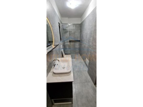 Tirane, jepet me qera apartament 3+1+2 Kati 7, 120 m² 700 € (Qendër)
