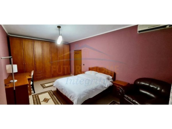 Tirane, jepet me qera apartament 3+1 Kati 7, 120 m² 700 € (QENDER,TIRANE)