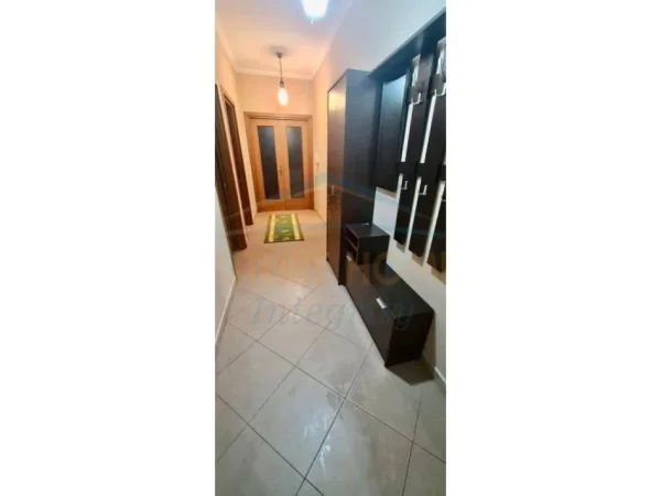Tirane, jepet me qera apartament 3+1 Kati 7, 120 m² 700 € (QENDER,TIRANE)