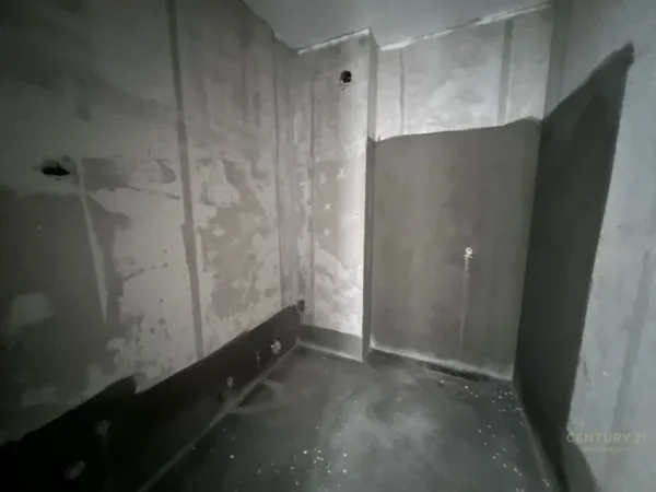 Tirane, shitet apartament 1+1 Kati 5, 73 m² 150.000 € (Stacioni i trenit)