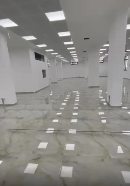 Tirane, jepet me qera ambjent biznesi Kati 0, 1.330 m² 4.655 € (Porcelan (Qesarak))