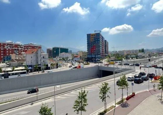 Tirane, jepet me qera ambjent biznesi Kati 0, 30 m² 500 € (Astir)