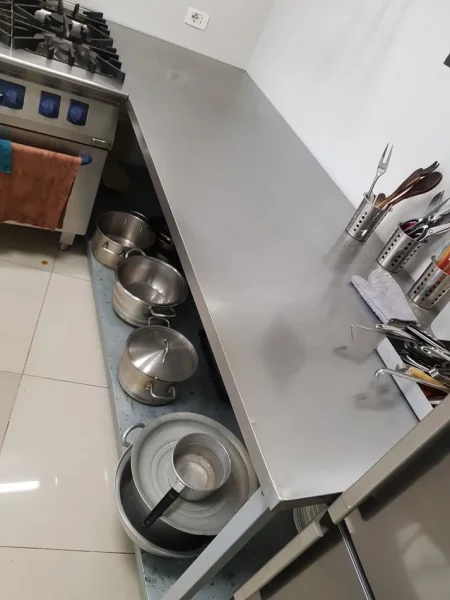 Tirane, shes Pajisje per restorant ose piceri te perdorura ne gjendje te mir 900 €