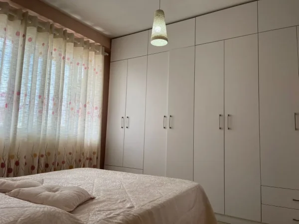 Tirane, jepet me qera apartament 2+1+Ballkon Kati 7, 100 m² 500 € (ASTIR)