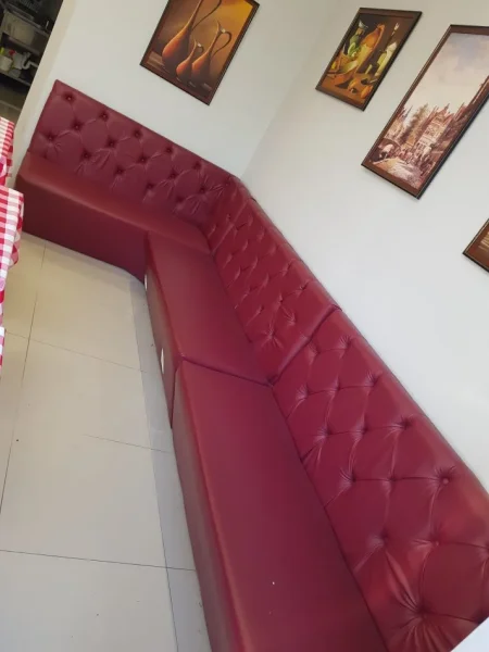 Tirane, shes Divan + kend per lokale biznese 320 €