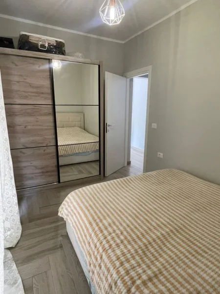 Tirane, jepet me qera apartament 1+1 Kati 1, 58 m² 400 € (Porcelan)