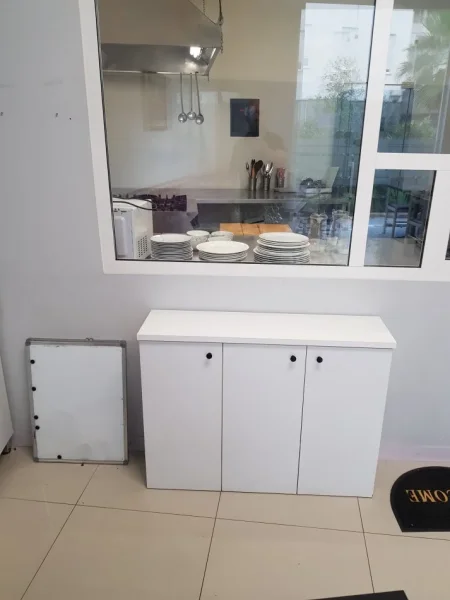 Tirane, shes Mobilje mbajtese kompjutri me rafte me celes ne gjendje shum te mir. si ne foto 69 €