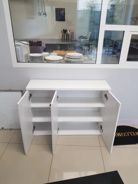 Tirane, shes Mobilje mbajtese kompjutri me rafte me celes ne gjendje shum te mir. si ne foto 69 €