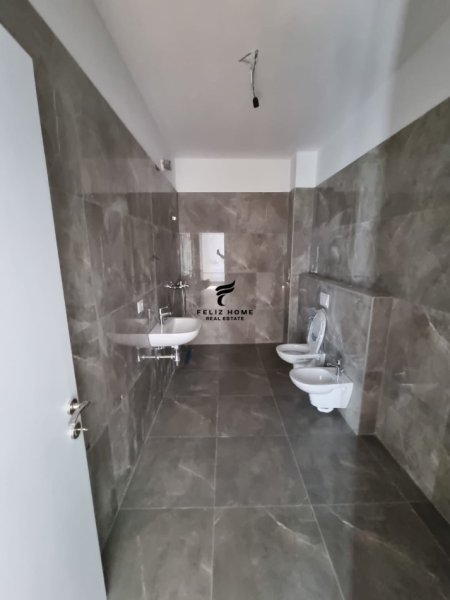 Tirane, jepet me qera zyre Kati 3, 124 m² 500 € (FARMACIA 10)