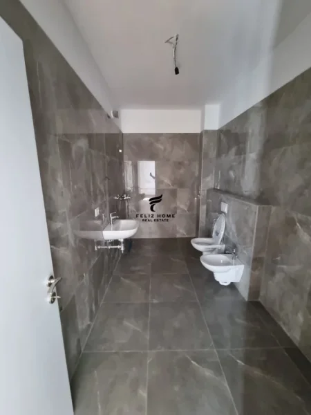 Tirane, jepet me qera zyre Kati 3, 124 m² 500 € (FARMACIA 10)