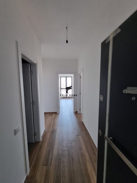 Tirane, jepet me qera zyre Kati 3, 124 m² 500 € (FARMACIA 10)