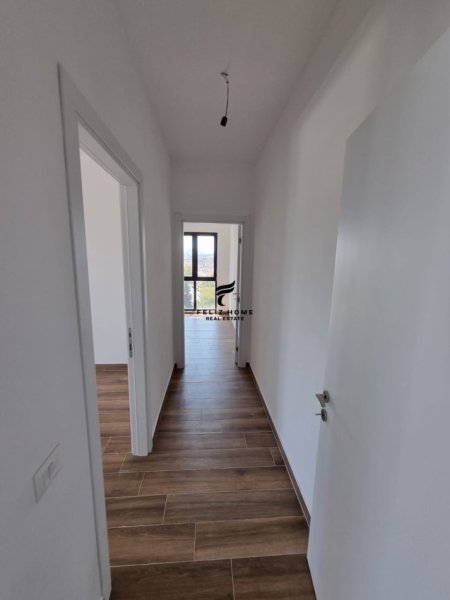 Tirane, jepet me qera zyre Kati 3, 124 m² 500 € (FARMACIA 10)