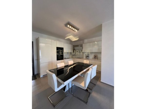 Durres, shitet apartament 2+1+Aneks+Ballkon , 115 m² 130.000 € (Prane shkolles Eftali Koci)