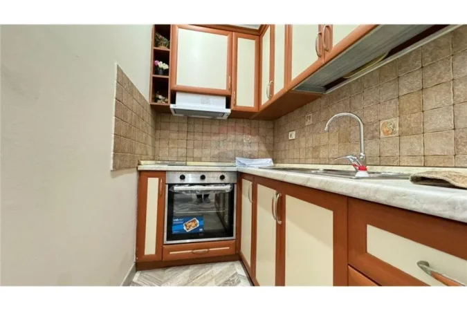 Tirane, jepet me qera apartament 2+1 Kati 4, 80 m² 550 € (Tregu Elektrik - Shkolla e Baletit)