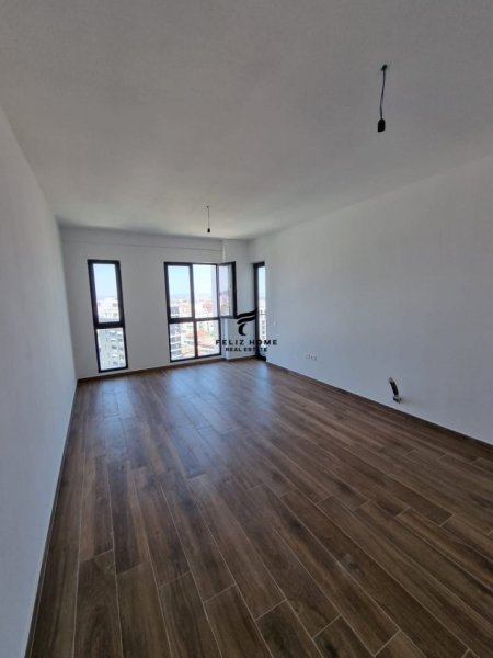 Tirane, jepet me qera dyqan Kati 7, 117 m² 450 € (FARMACIA 10)