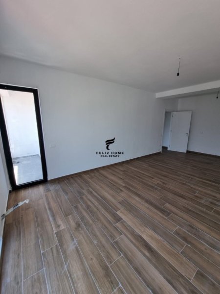 Tirane, jepet me qera dyqan Kati 7, 117 m² 450 € (FARMACIA 10)