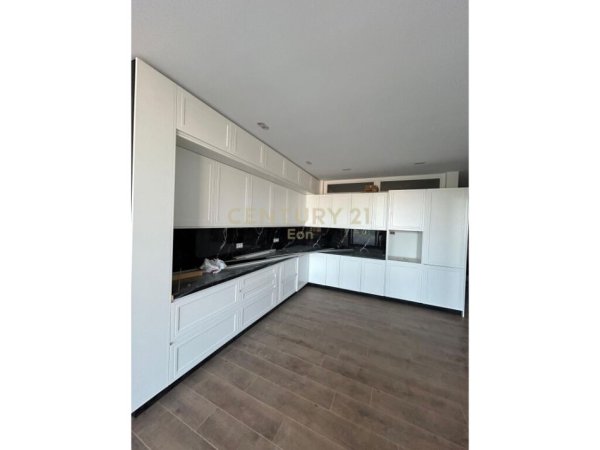 Durres, shitet apartament 3+1+Aneks+Ballkon Kati 1, 164 m² 145.000 € (Tek ish-URT)