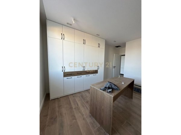 Durres, shitet apartament 3+1+Aneks+Ballkon Kati 1, 164 m² 145.000 € (Tek ish-URT)