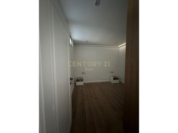 Durres, shitet apartament 3+1+Aneks+Ballkon Kati 1, 164 m² 145.000 € (Tek ish-URT)