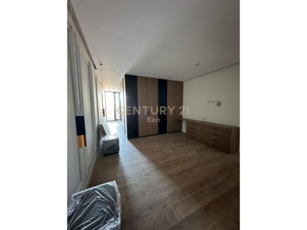 Durres, shitet apartament 3+1+Aneks+Ballkon Kati 1, 164 m² 145.000 € (Tek ish-URT)