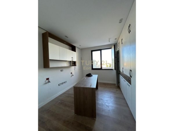 Durres, shitet apartament 3+1+Aneks+Ballkon Kati 1, 164 m² 145.000 € (Tek ish-URT)