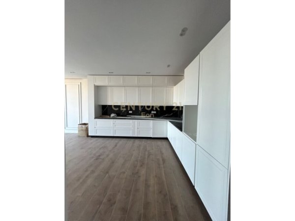Durres, shitet apartament 3+1+Aneks+Ballkon Kati 1, 164 m² 145.000 € (Tek ish-URT)