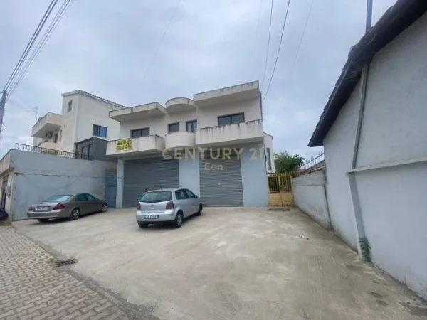 Durres, jepet me qera ambjent biznesi Kati 2, 301 m² 900 € (Shkozet)