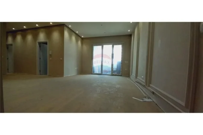 Tirane, jepet me qera zyre Kati 3, 110 m² 550 € (Aleksander Moisiu Kinostudio)
