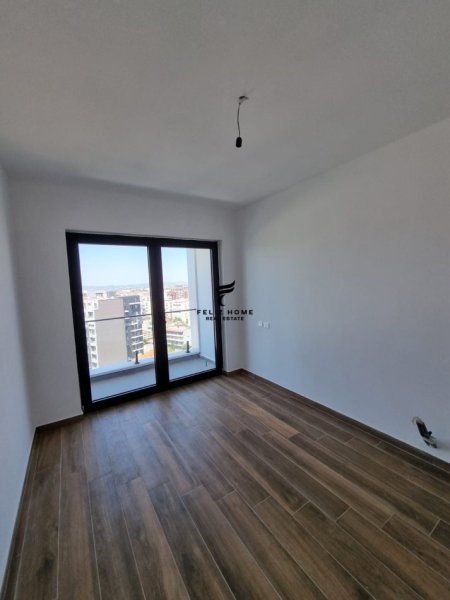 Tirane, jepet me qera dyqan Kati 8, 115 m² 450 € (RRUG E DIBRES)