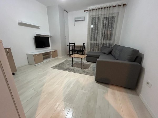 Tirane, jepet me qera apartament 1+1 Kati 3, 58 m² 450 € (fusha e aviacionit)