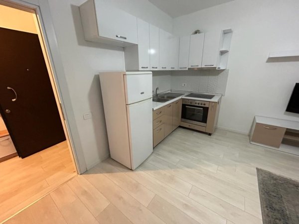 Tirane, jepet me qera apartament 1+1 Kati 3, 58 m² 450 € (fusha e aviacionit)