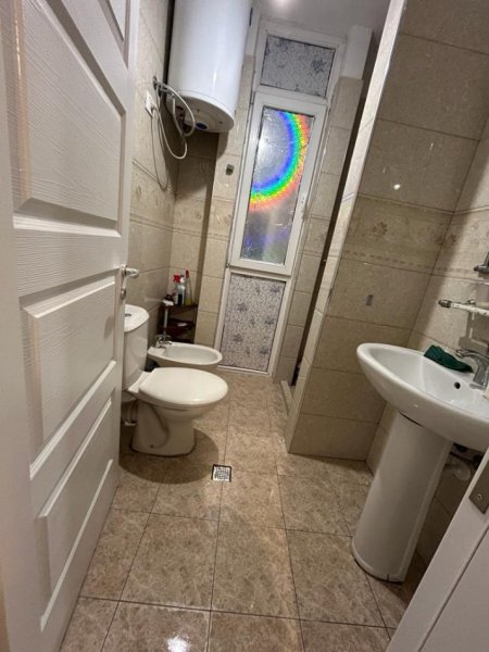 Tirane, jepet me qera apartament 1+1 Kati 3, 58 m² 450 € (fusha e aviacionit)