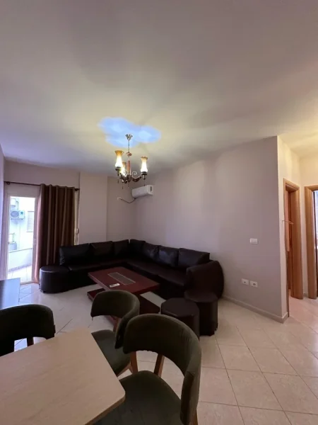 Vlore, jepet me qera apartament 1+1+Ballkon Kati 1, 70 m² 55 € 
