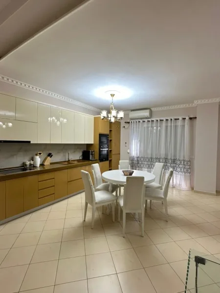 Vlore, jepet me qera apartament 2+1+Ballkon Kati 3, 120 m² 60 €