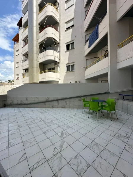 Vlore, jepet me qera apartament 2+1+Ballkon Kati 3, 120 m² 60 €