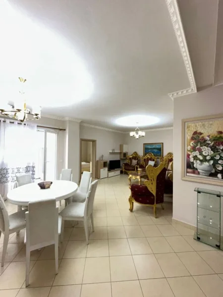 Vlore, jepet me qera apartament 2+1+Ballkon Kati 3, 120 m² 60 €