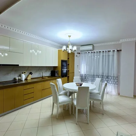 Vlore, jepet me qera apartament 2+1+Ballkon Kati 3, 120 m² 60 €