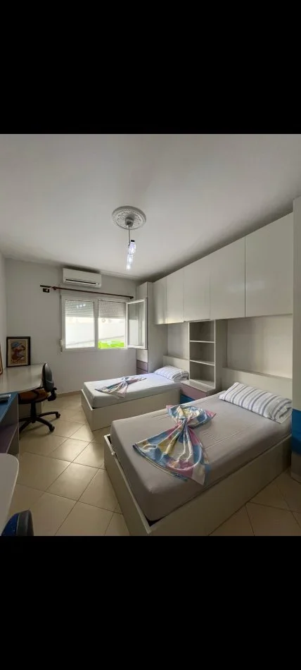 Vlore, jepet me qera apartament 2+1+Ballkon Kati 3, 120 m² 60 €