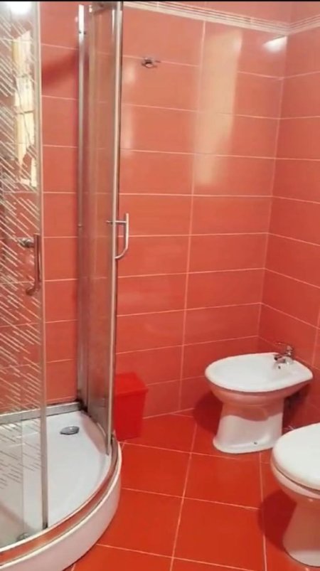 Tirane, jepet me qera apartament 1+1 Kati 1, 75 m² 350 € (Fresk)