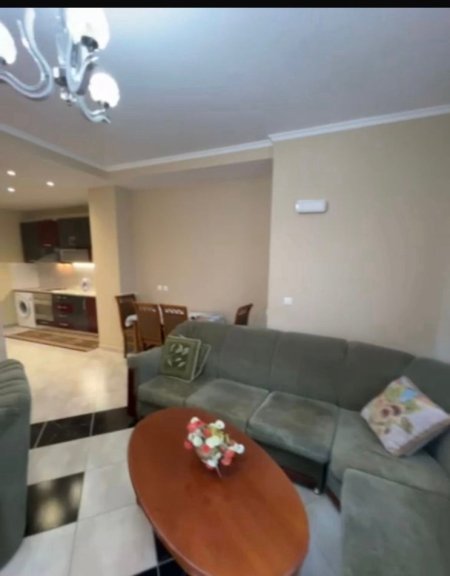 Tirane, jepet me qera apartament 1+1 Kati 1, 70 m² 350 € (Yzberisht)