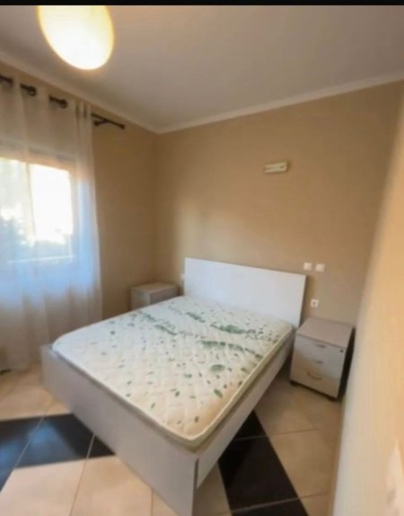 Tirane, jepet me qera apartament 1+1 Kati 1, 70 m² 350 € (Yzberisht)