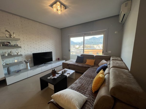 Tirane, jepet me qera apartament 2+1+Ballkon Kati 9, 107 m² 700 € (Panorama)